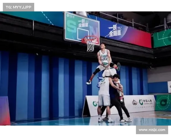 陈登星五星红旗飘扬巴黎草根扣将激励更多篮球梦想腾飞 陈登星五星红旗飘扬巴黎草根扣将激励更多篮球梦想腾飞